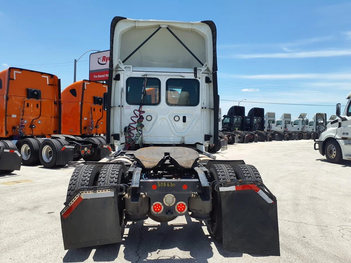 2019 Freightliner Cascadia in Fort Worth, TX — photo 5