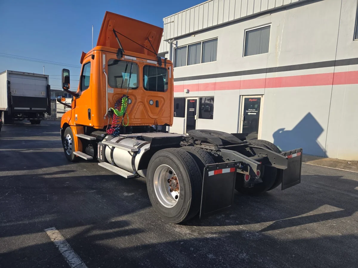2019 Freightliner Cascadia - image 6