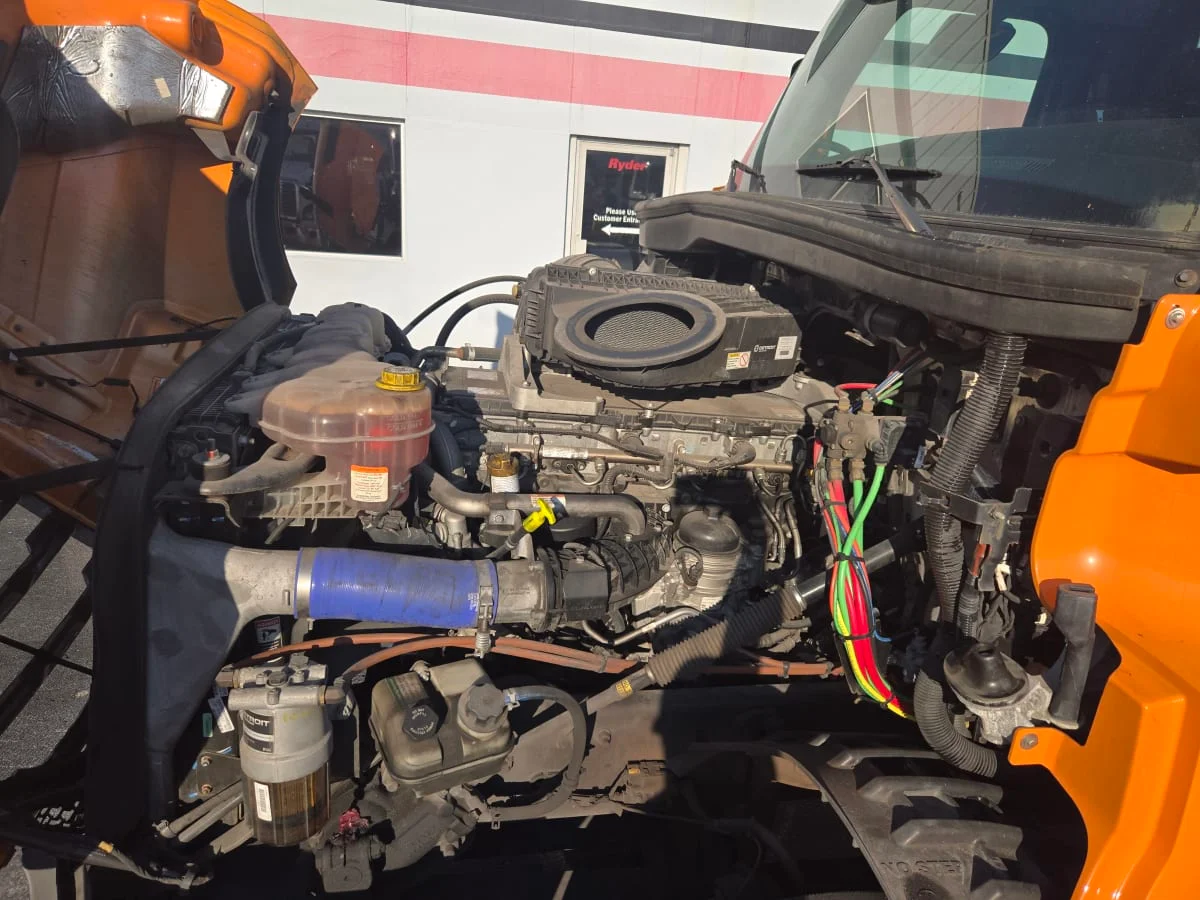 2019 Freightliner Cascadia - image 8