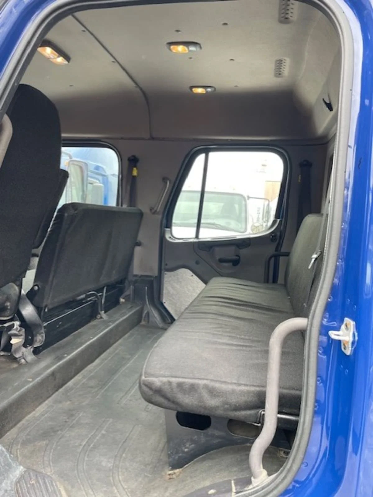 2017 Freightliner M2 106 - image 13