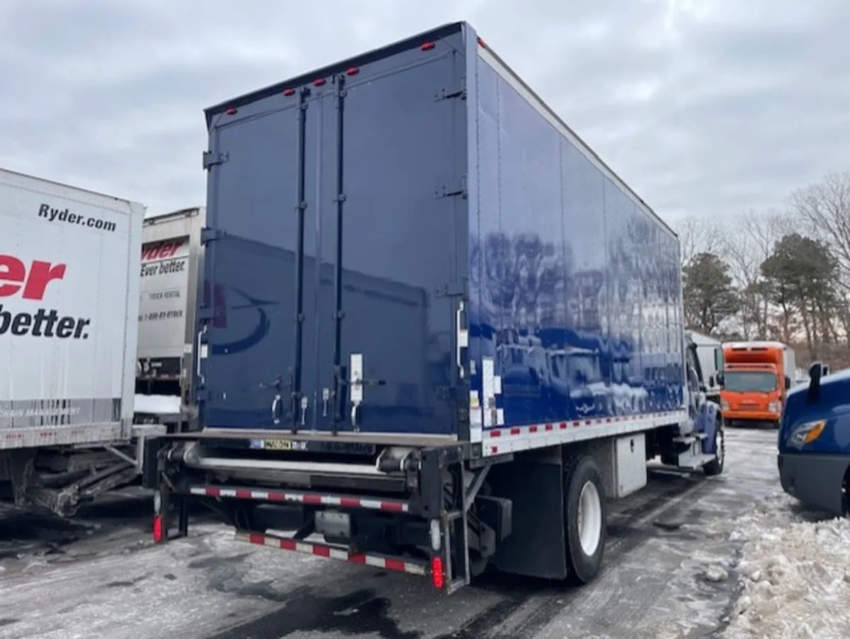 2017 Freightliner M2 106 - image 4