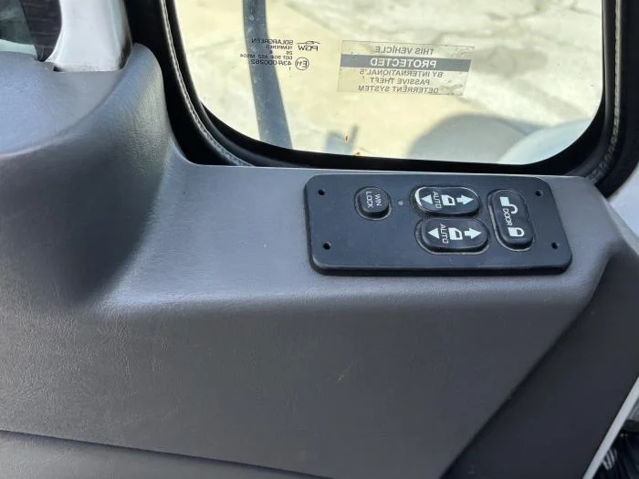 2019 International 4300 - image 15