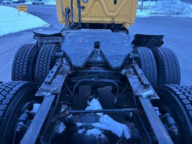 2019 Freightliner Cascadia - image 6