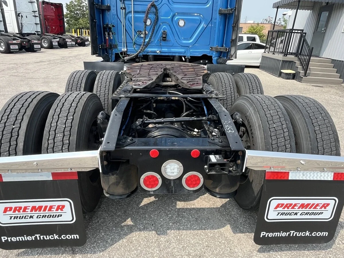 2026 Freightliner Cascadia — photo 10