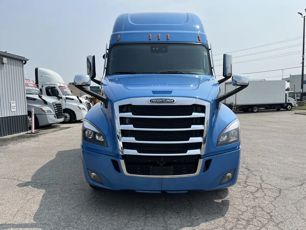 2026 Freightliner Cascadia — photo 2