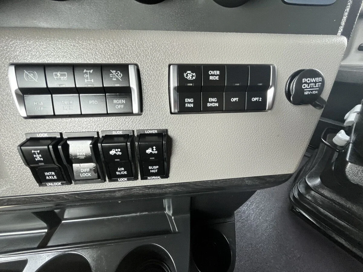 2026 Freightliner Cascadia — photo 28