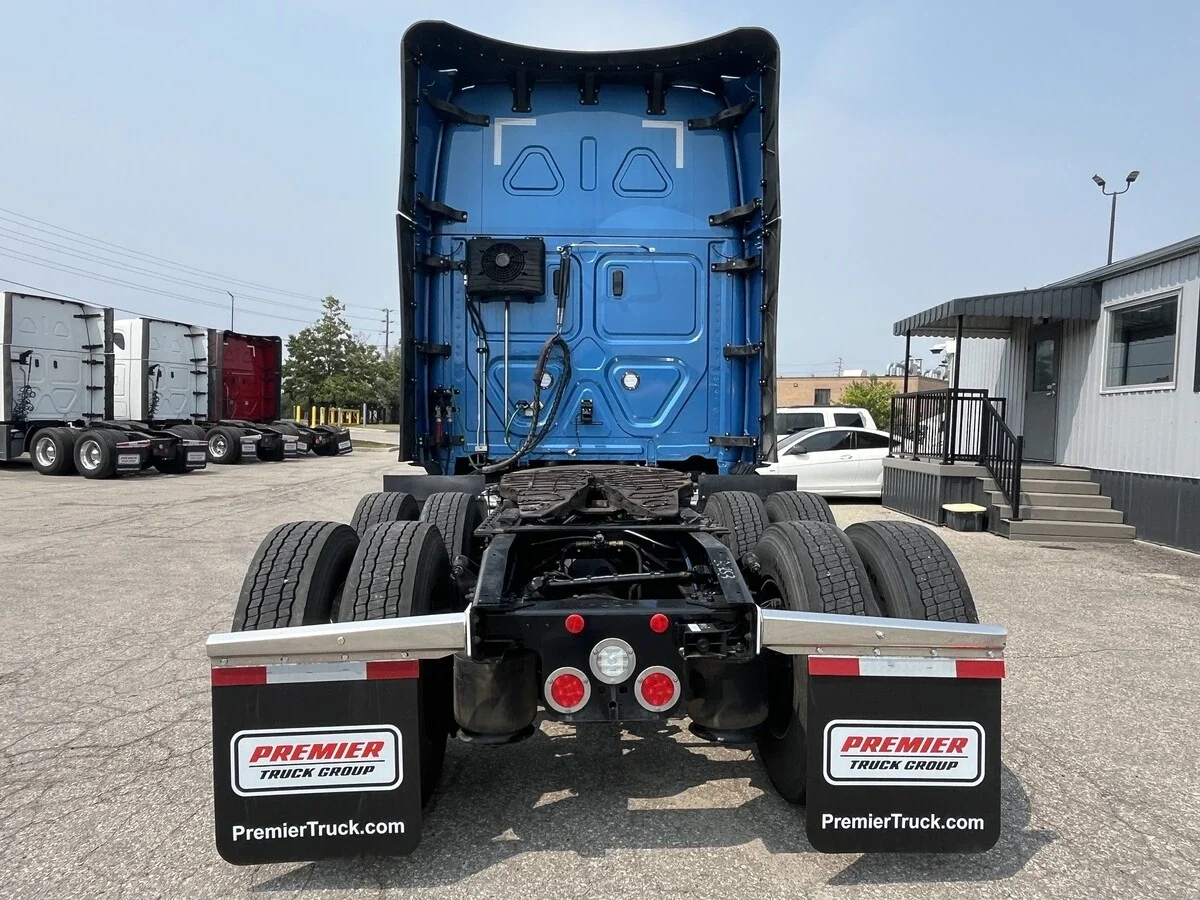2026 Freightliner Cascadia — photo 9