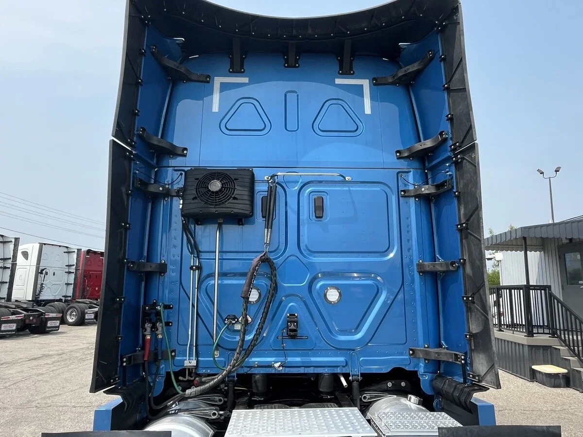 2026 Freightliner Cascadia — photo 12