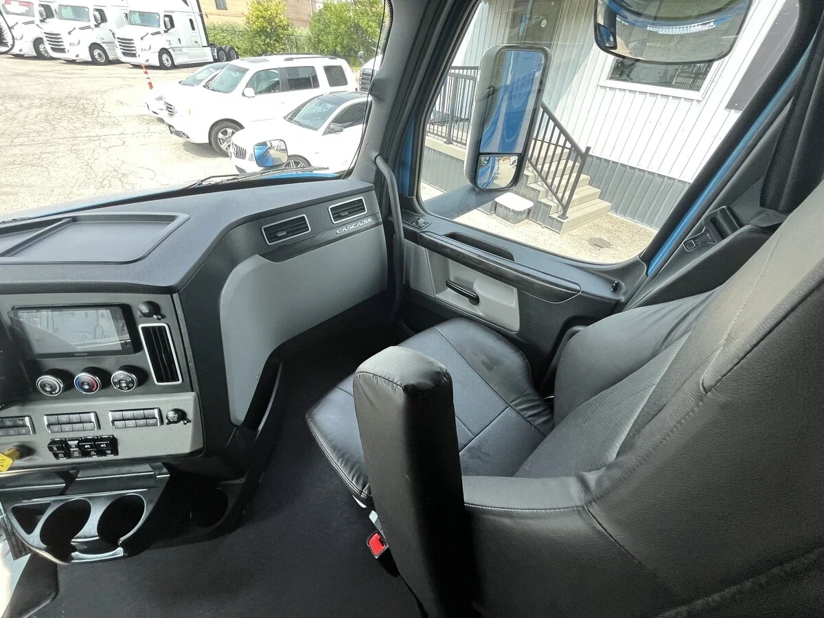 2026 Freightliner Cascadia — photo 42