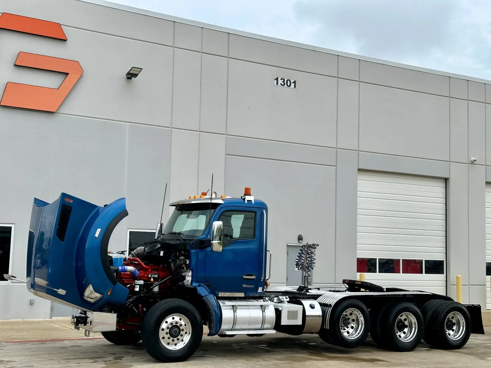 2023 Kenworth T880 in Hutchins, TX — photo 9