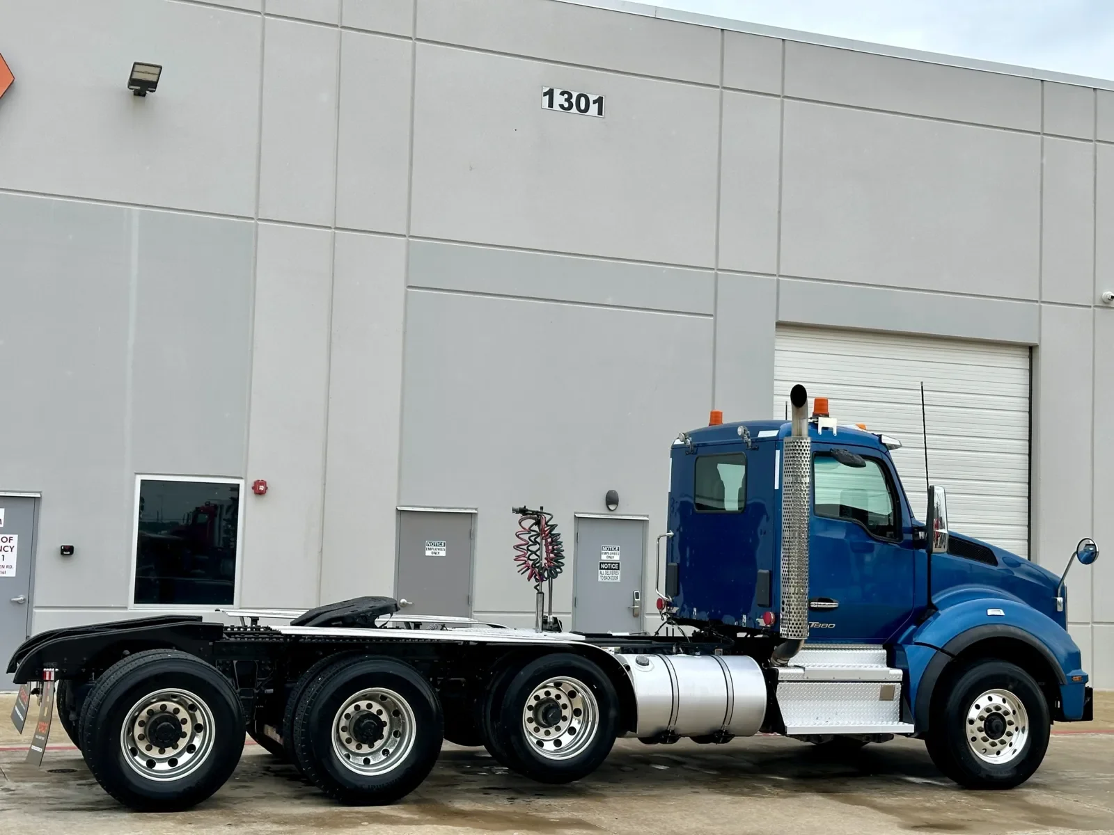 2023 Kenworth T880 in Hutchins, TX — photo 5
