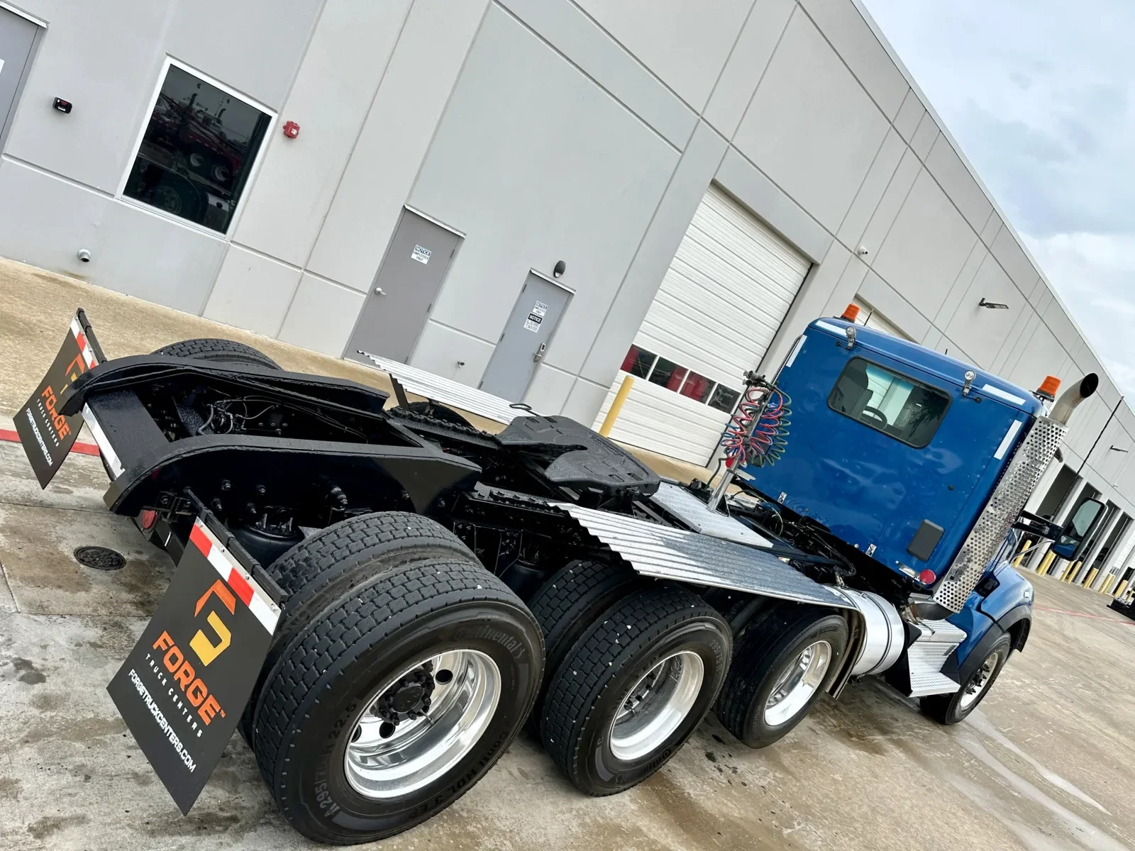 2023 Kenworth T880 in Hutchins, TX — photo 11