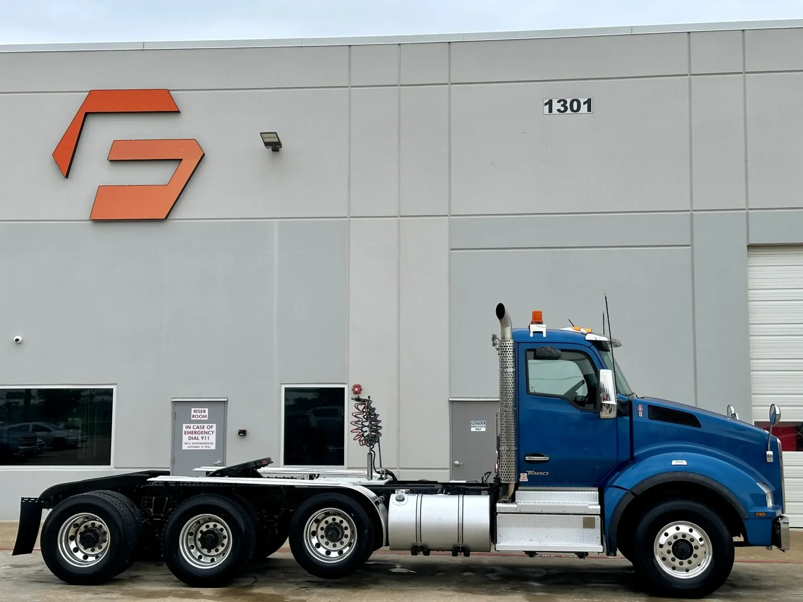 2023 Kenworth T880 in Hutchins, TX — photo 3