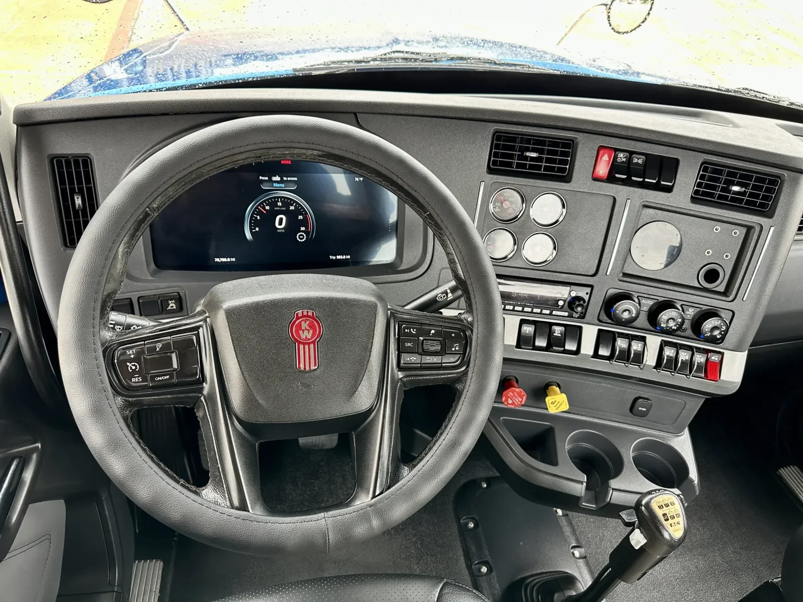 2023 Kenworth T880 in Hutchins, TX — photo 16