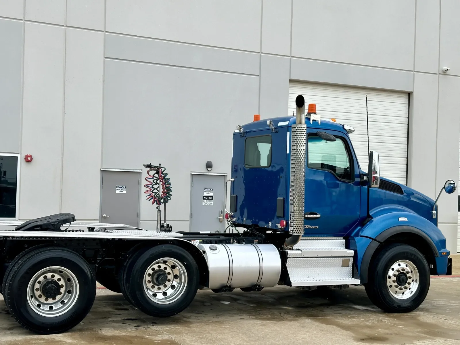 2023 Kenworth T880 in Hutchins, TX — photo 8