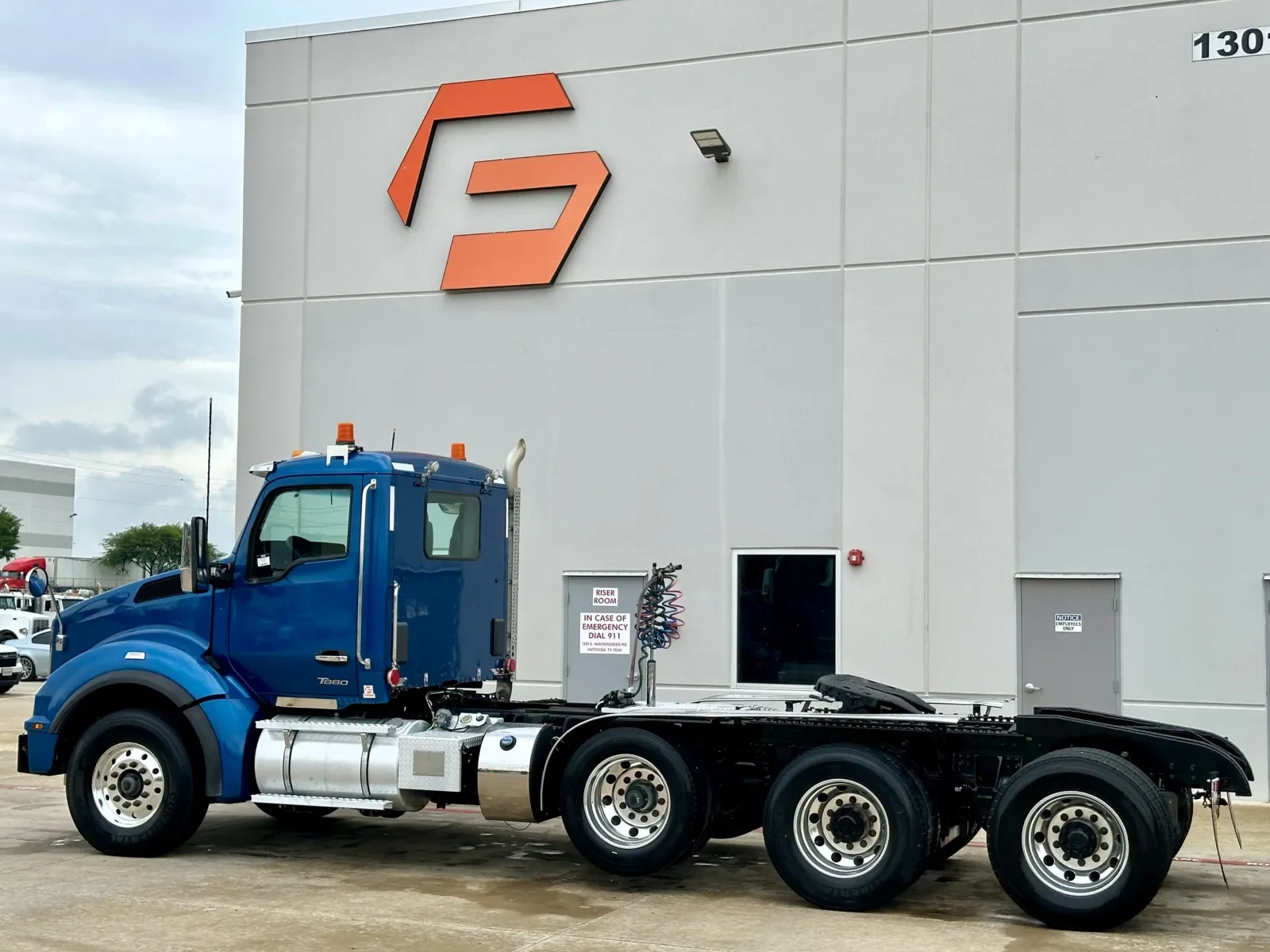 2023 Kenworth T880 in Hutchins, TX — photo 6