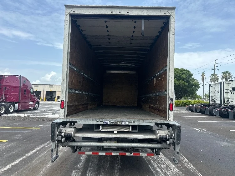 2020 Hino 268 in Medley, FL — photo 8