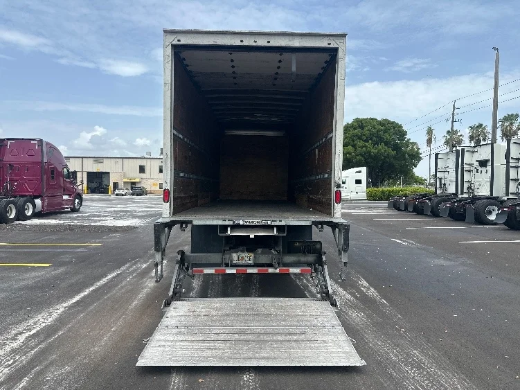 2020 Hino 268 in Medley, FL — photo 9