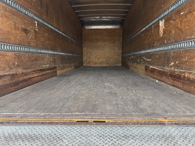 2020 Hino 268 in Medley, FL — photo 10