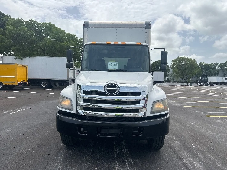 2020 Hino 268 in Medley, FL — photo 2