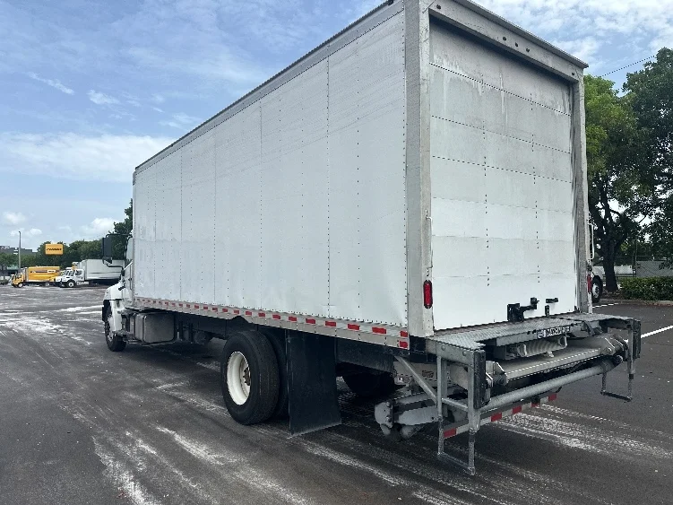 2020 Hino 268 in Medley, FL — photo 6