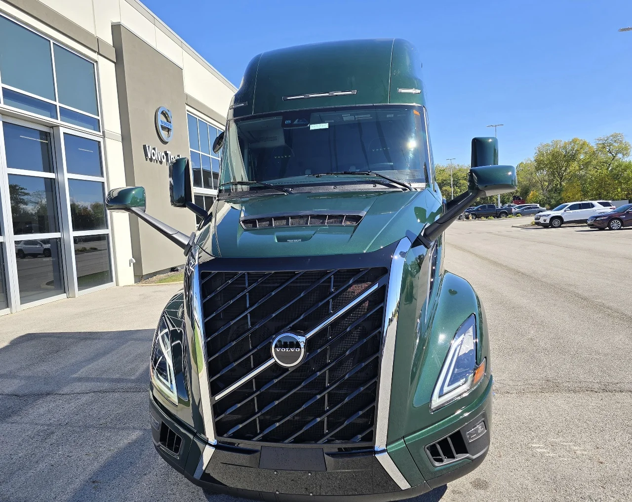2026 Volvo VNL 860 in Toledo, OH — photo 2