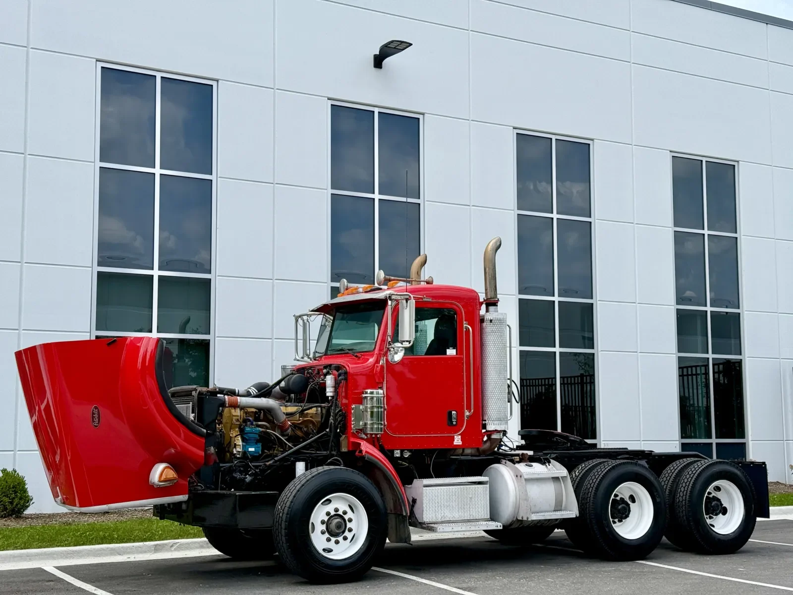 2006 Peterbilt in New Lenox, IL — photo 10