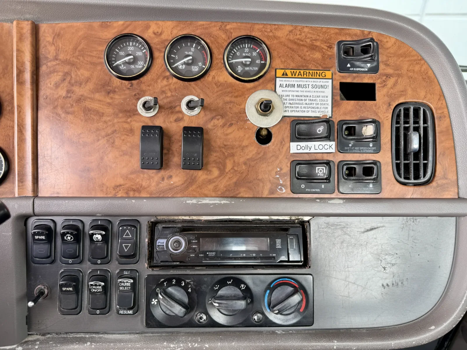 2006 Peterbilt in New Lenox, IL — photo 18
