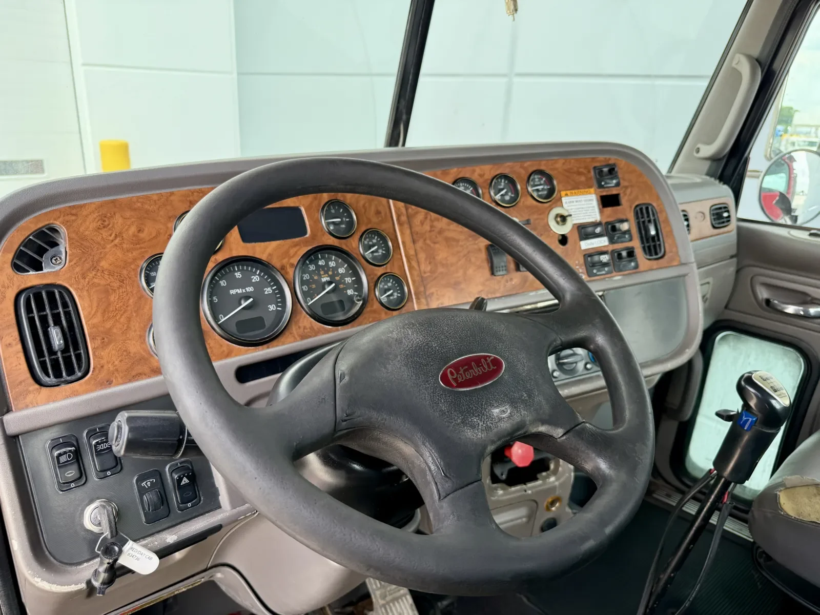 2006 Peterbilt in New Lenox, IL — photo 15