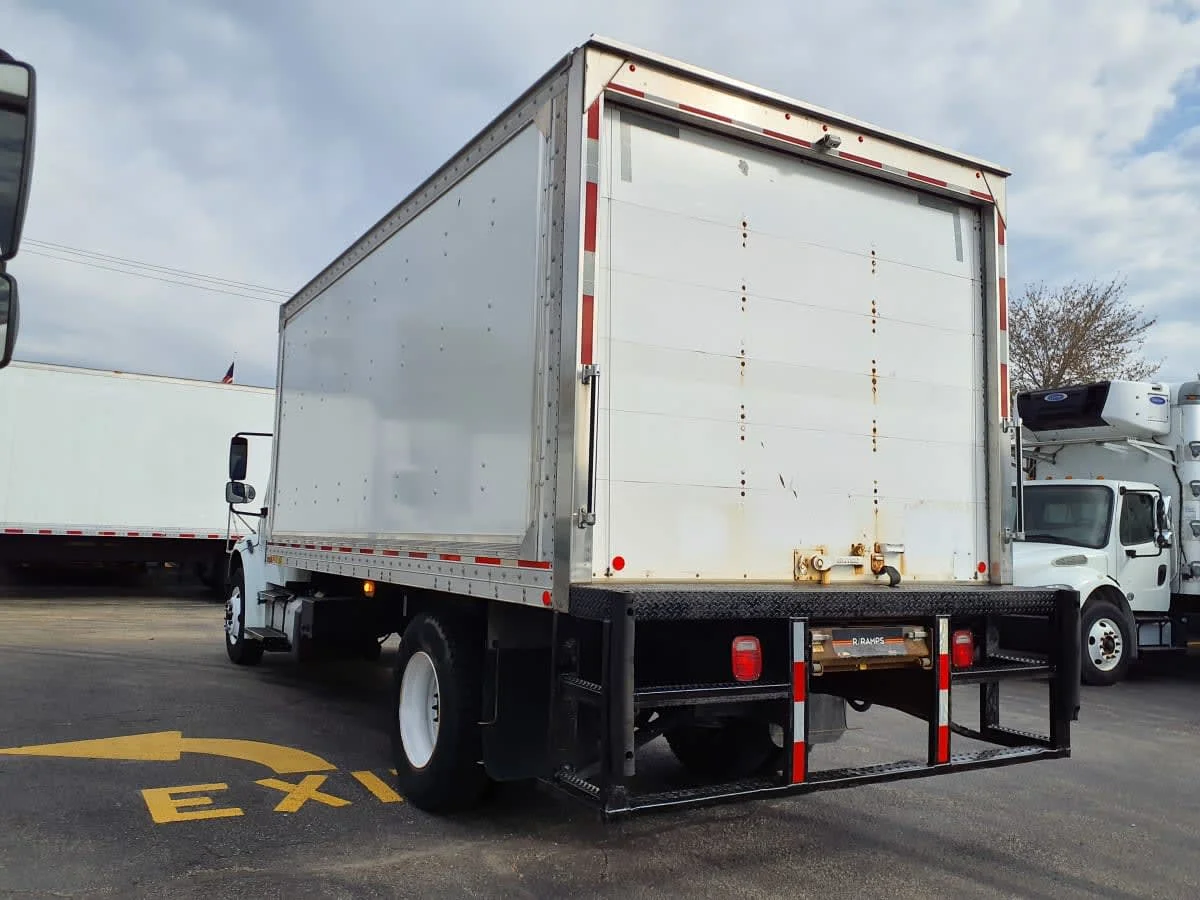 2019 Freightliner M2 106 - image 6