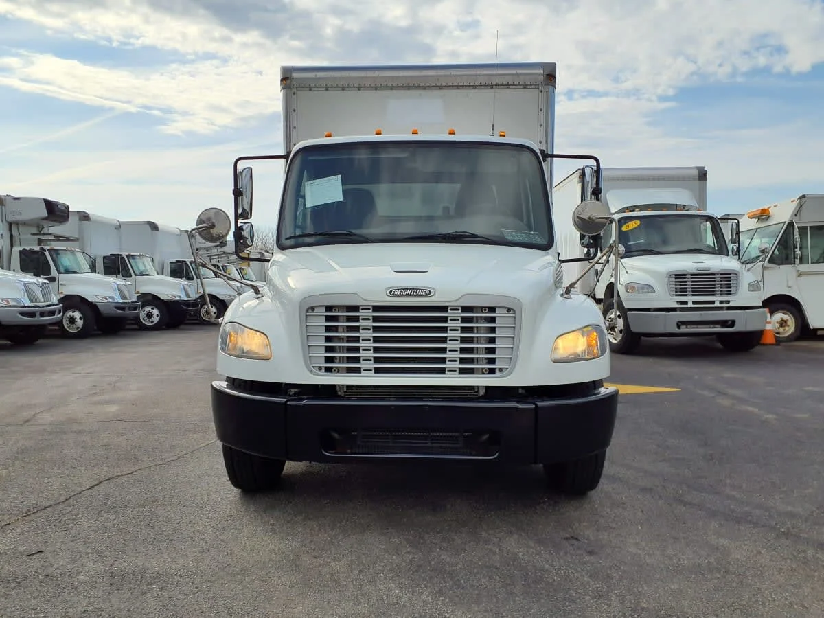 2019 Freightliner M2 106 - image 2