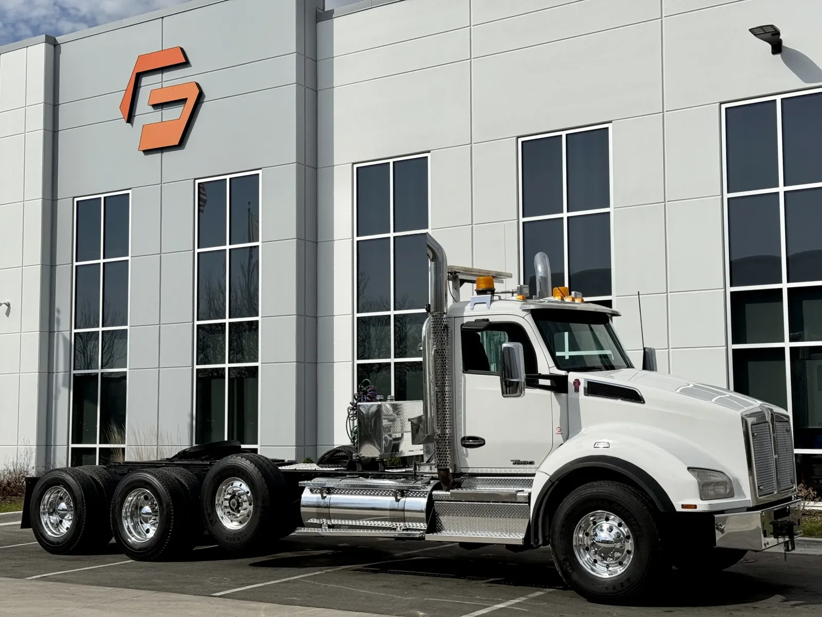 2019 Kenworth T880 - image 2