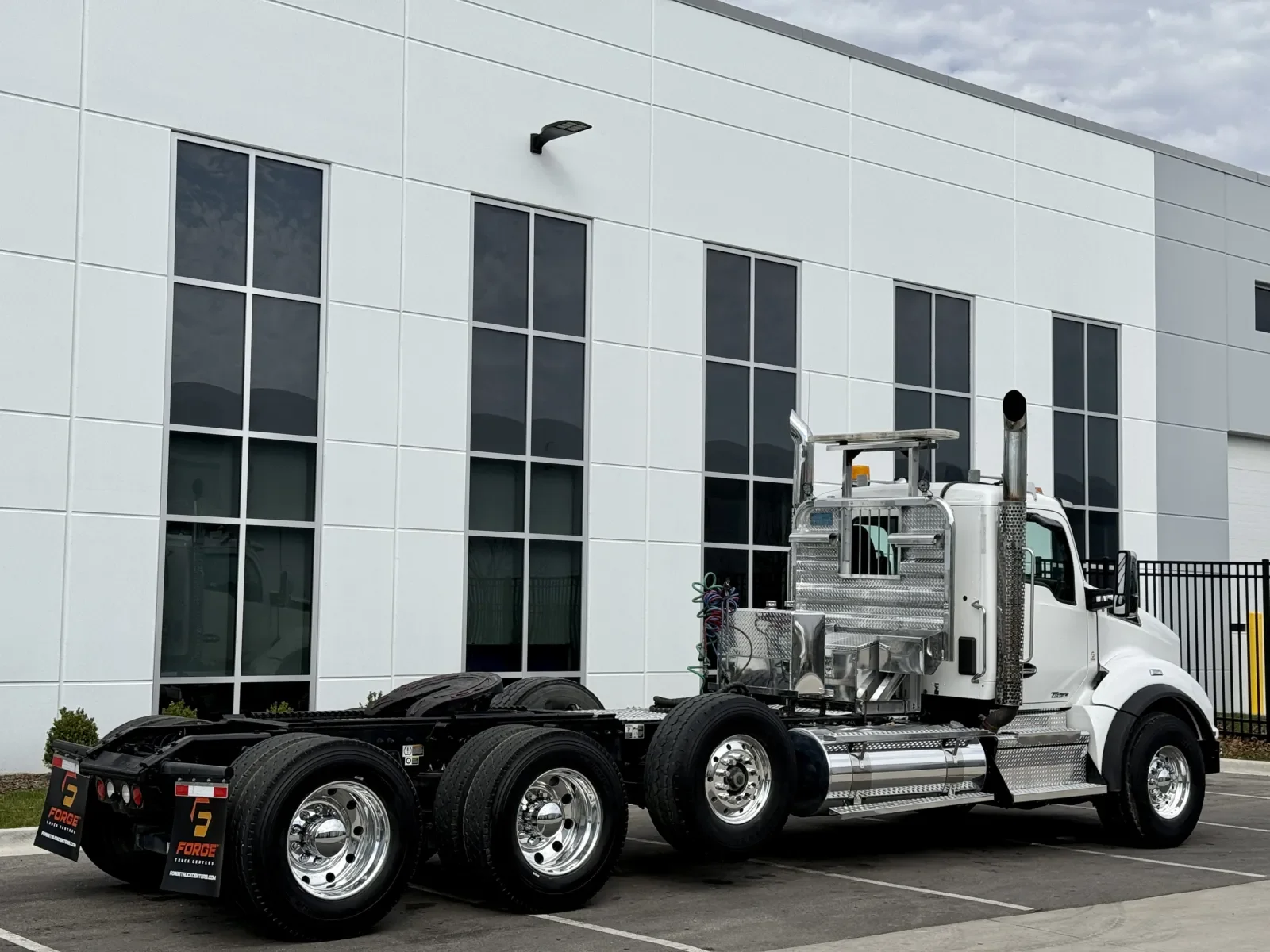 2019 Kenworth T880 - image 5