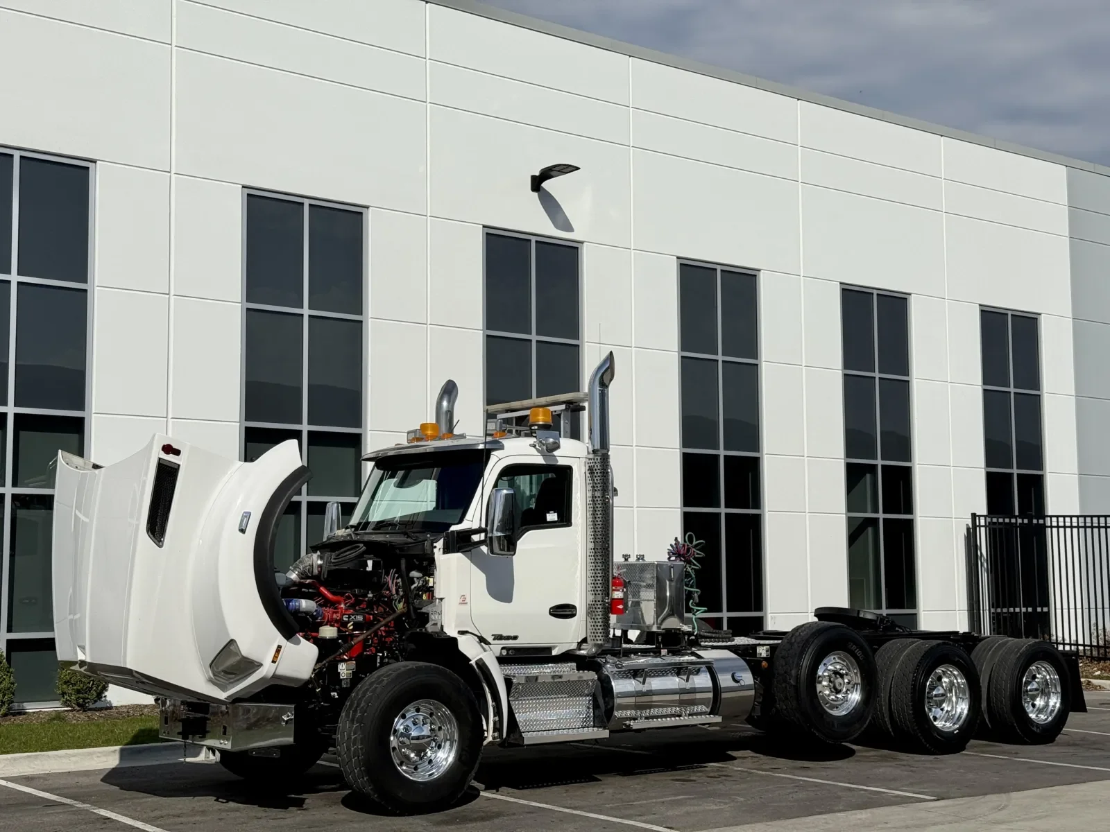 2019 Kenworth T880 - image 10