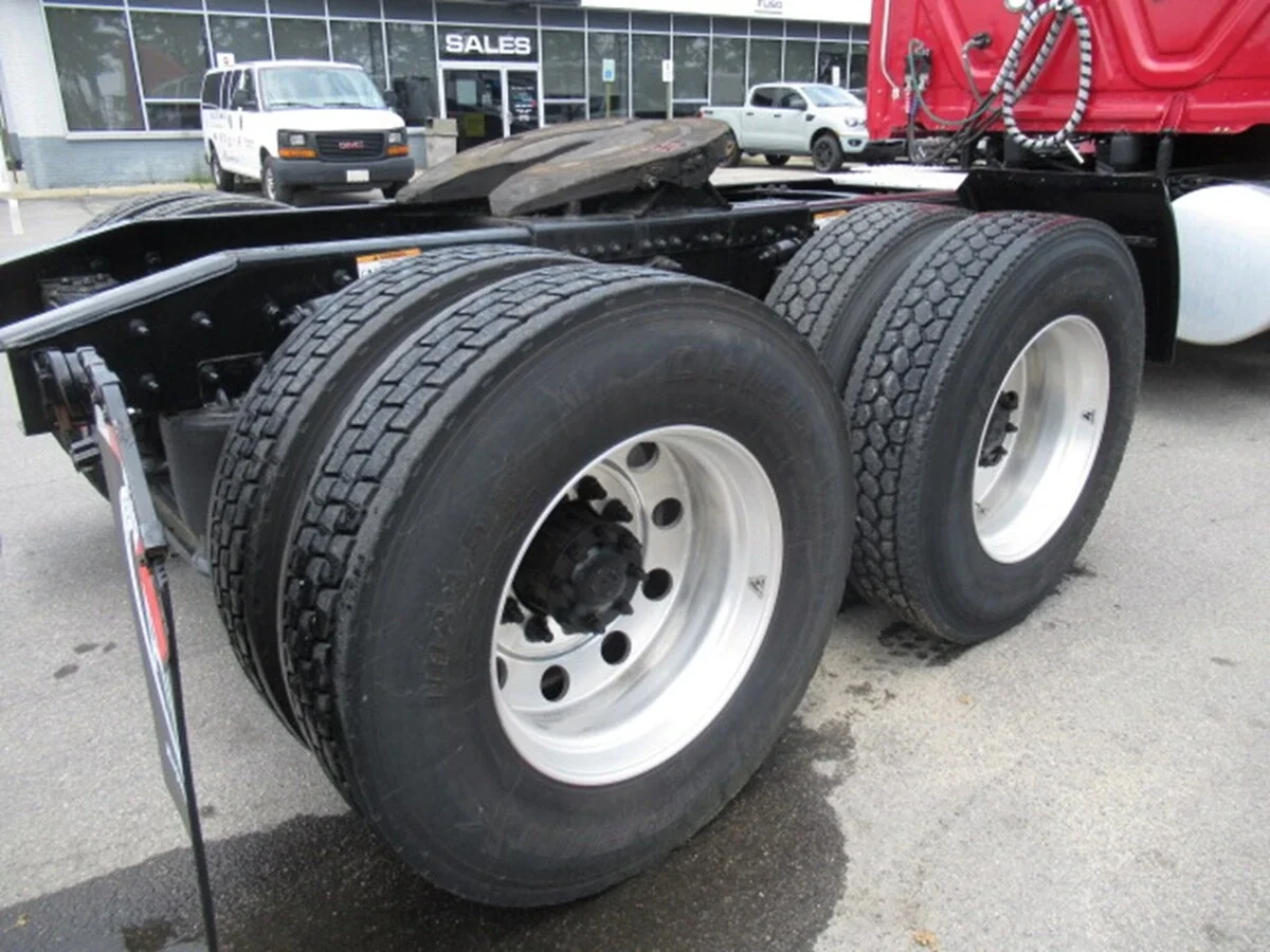 2020 Freightliner Cascadia - image 9