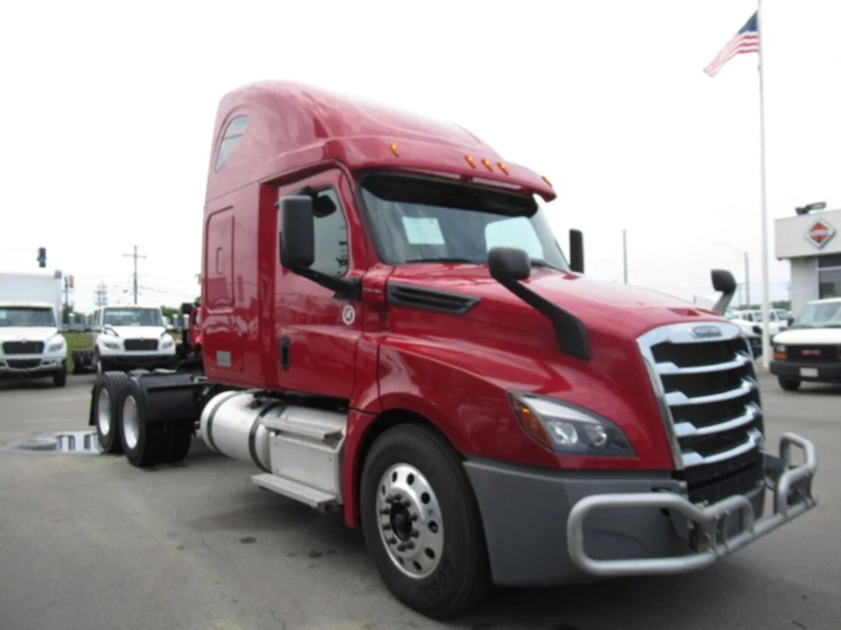 2020 Freightliner Cascadia - image 3