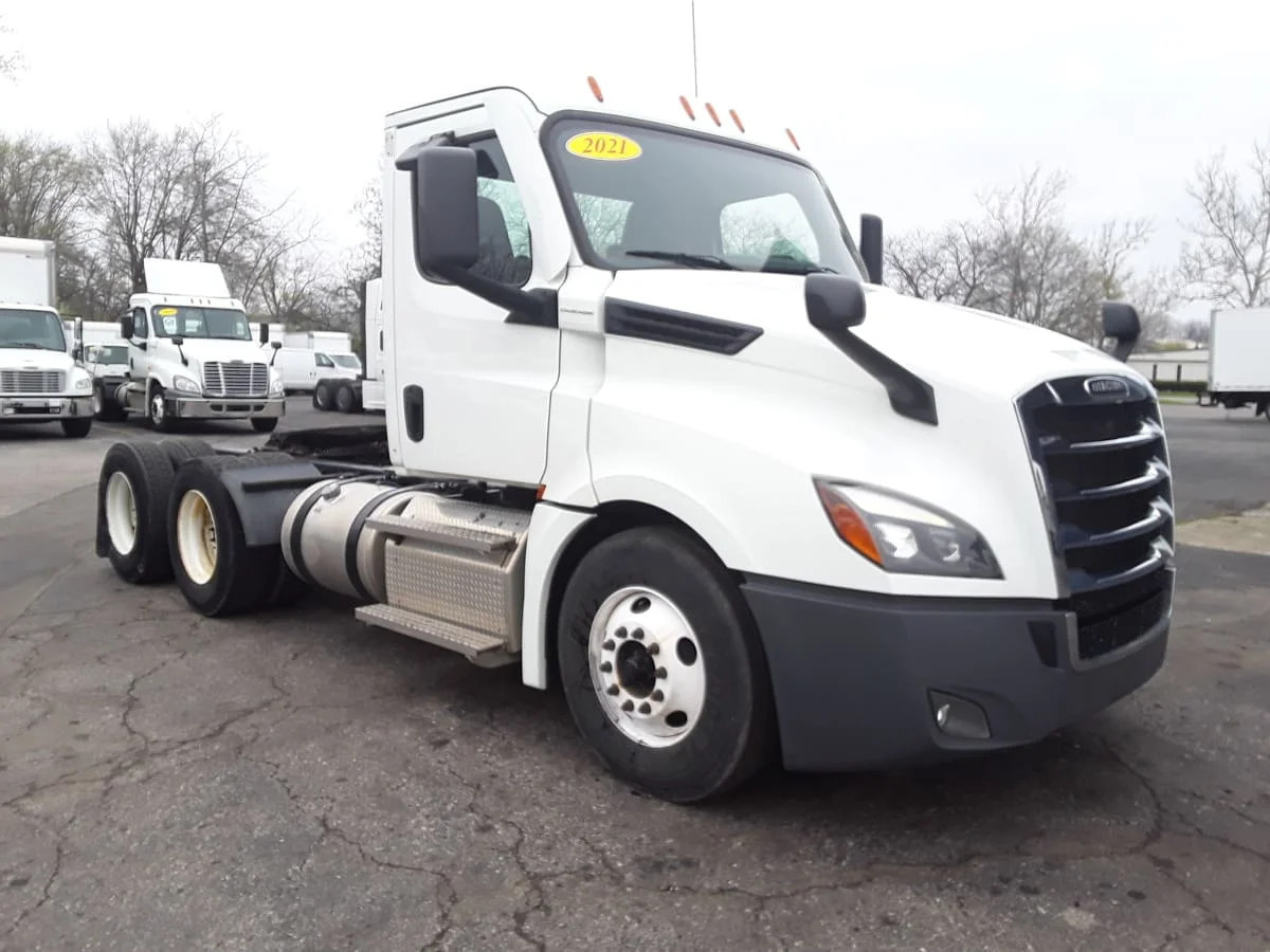 2021 Freightliner Cascadia - image 3
