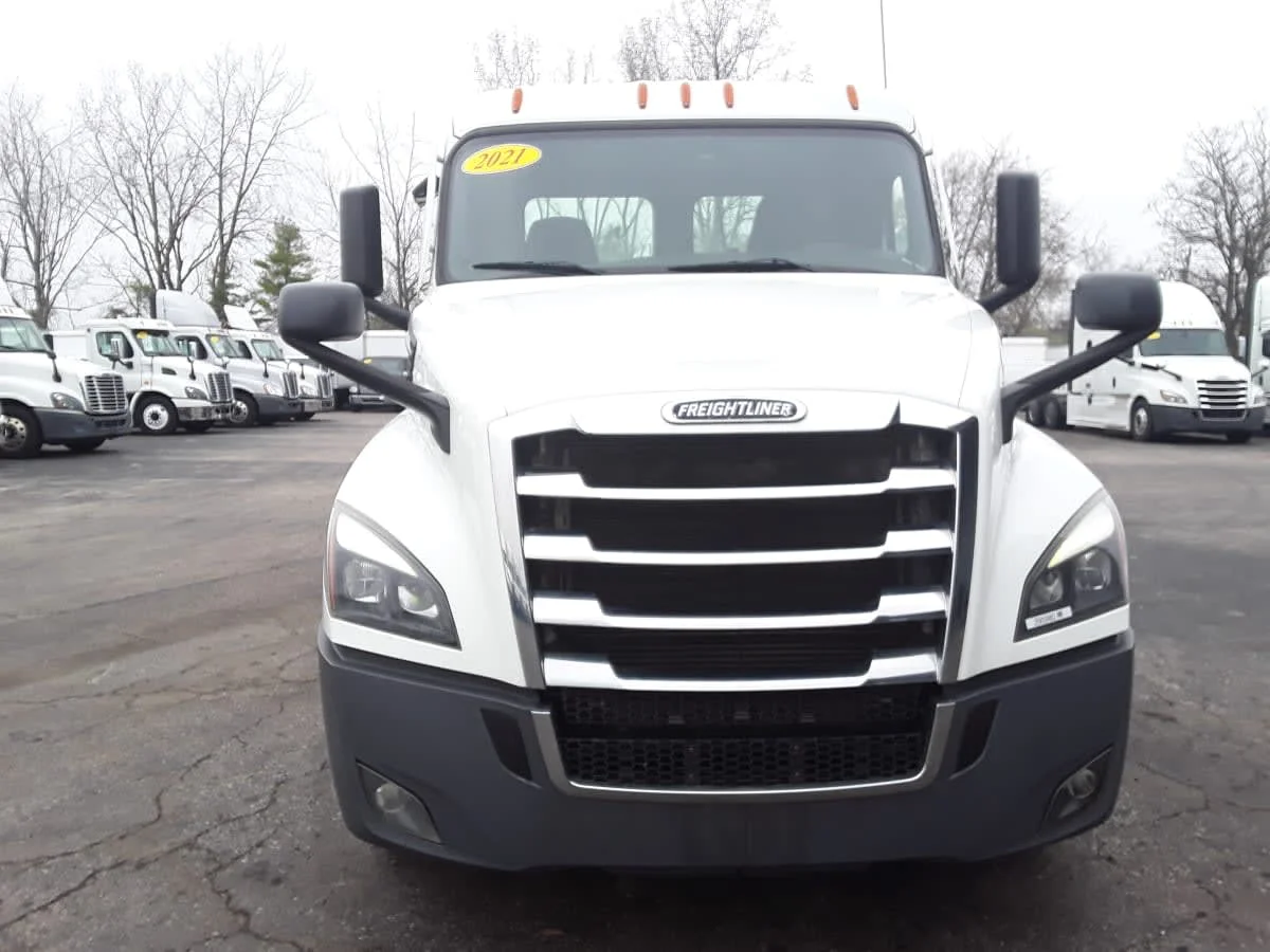 2021 Freightliner Cascadia - image 2