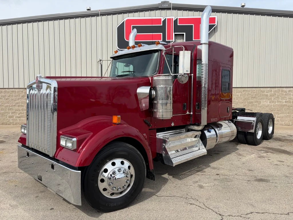 2027 Kenworth W900 in Morton, IL