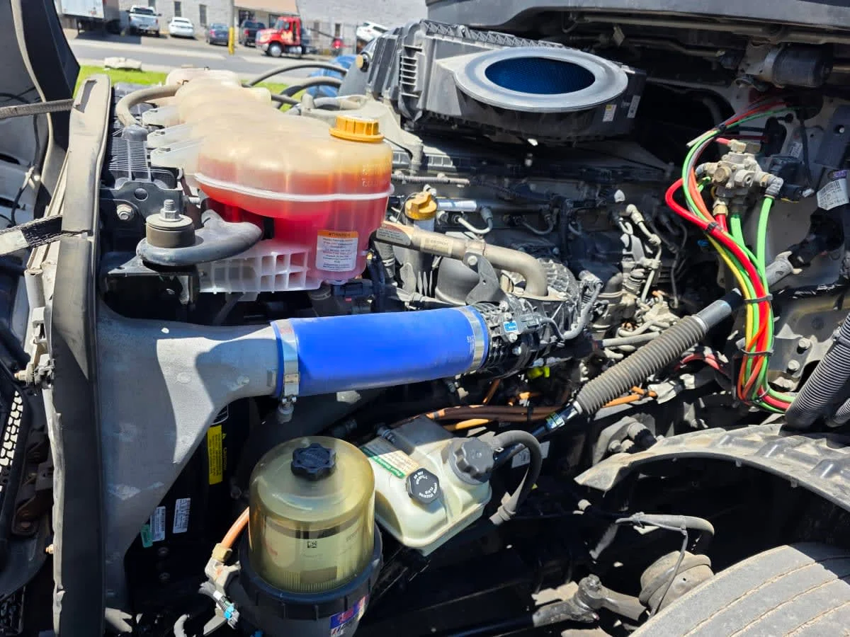 2023 Freightliner Cascadia in Bensalem, PA — photo 9
