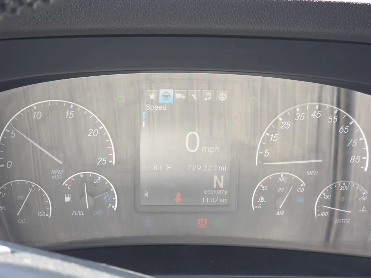 2023 Freightliner Cascadia in Bensalem, PA — photo 11