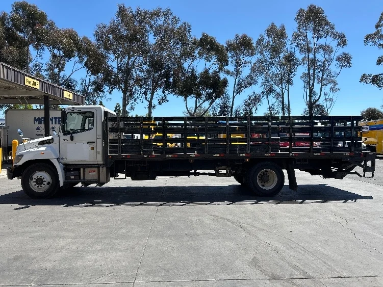 2017 Hino 268 in Fontana, CA — photo 4