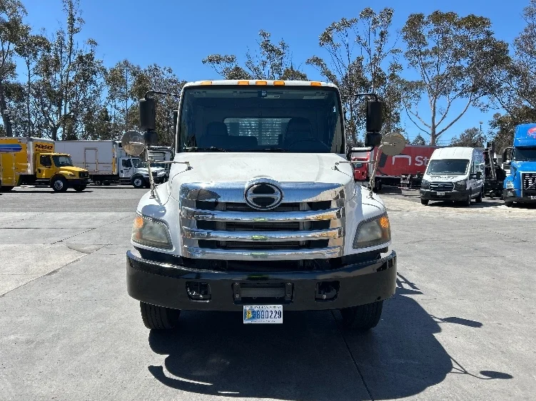 2017 Hino 268 in Fontana, CA — photo 2