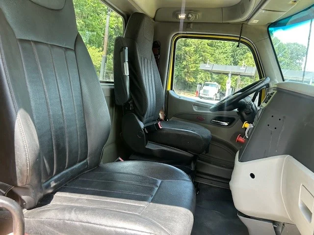 2021 Peterbilt 579 in Charlotte, NC — photo 16