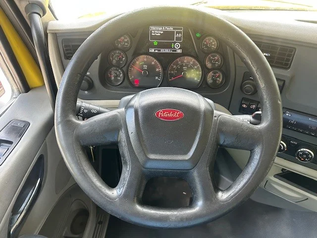 2021 Peterbilt 579 in Charlotte, NC — photo 13