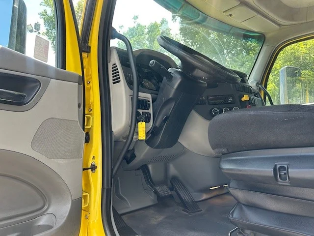 2021 Peterbilt 579 in Charlotte, NC — photo 10