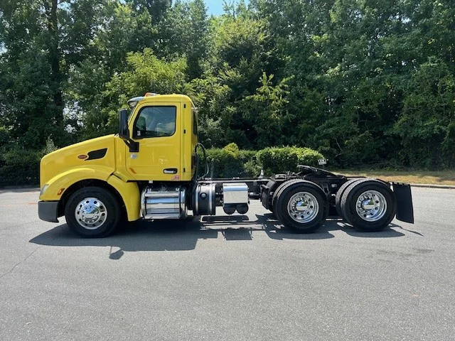 2021 Peterbilt 579 in Charlotte, NC — photo 9