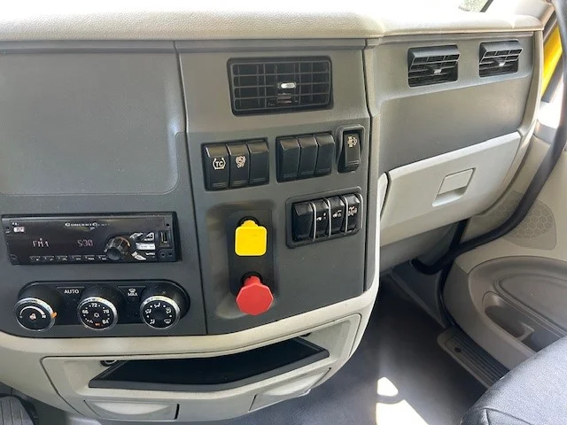 2021 Peterbilt 579 in Charlotte, NC — photo 15