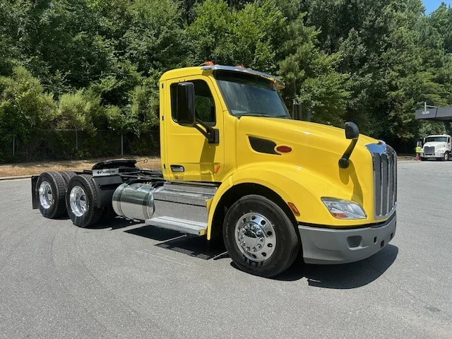 2021 Peterbilt 579 in Charlotte, NC — photo 3