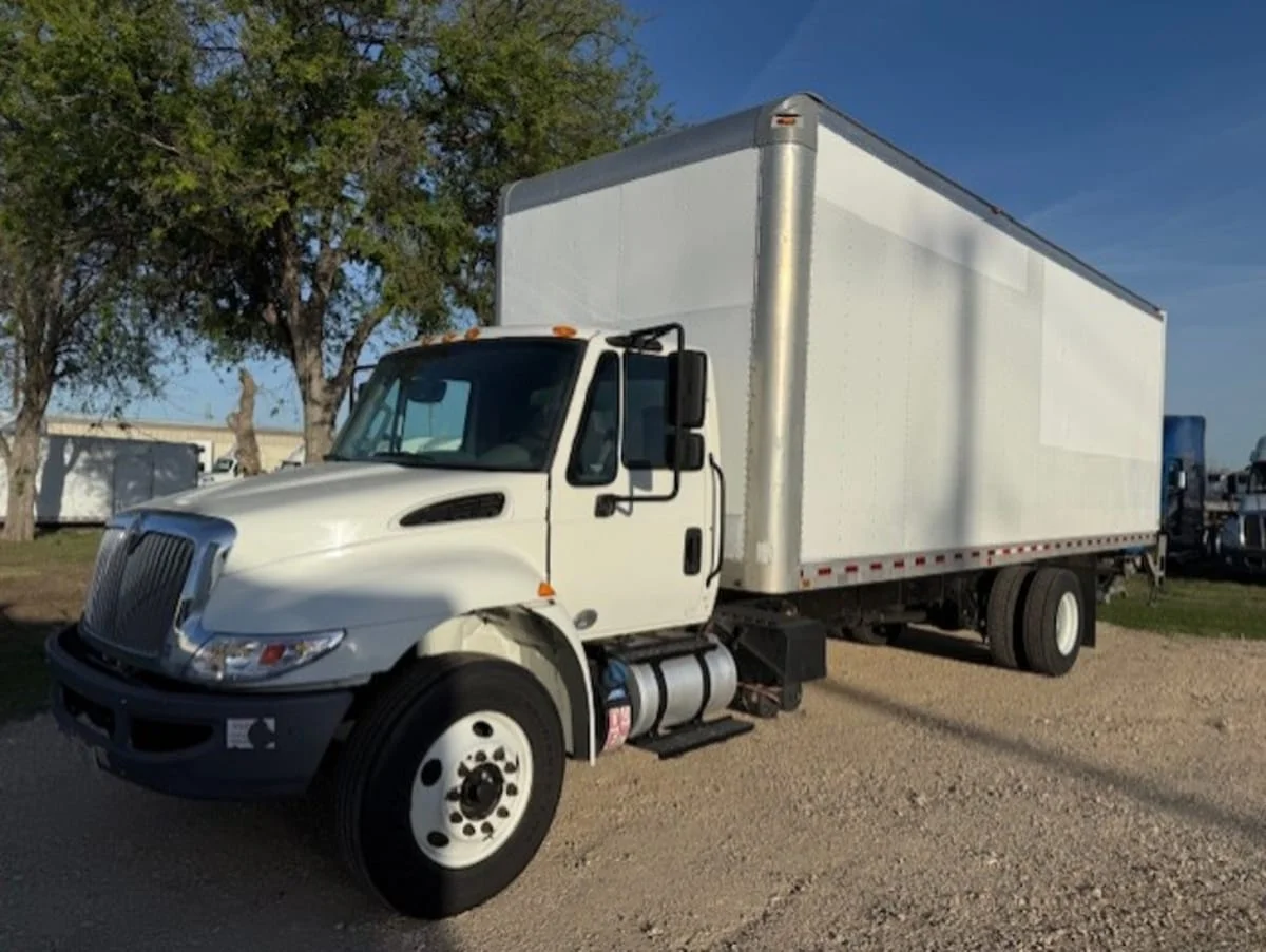2018 International 4300 - image 3